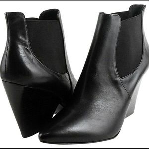 Black booties by Pour la Victoire
